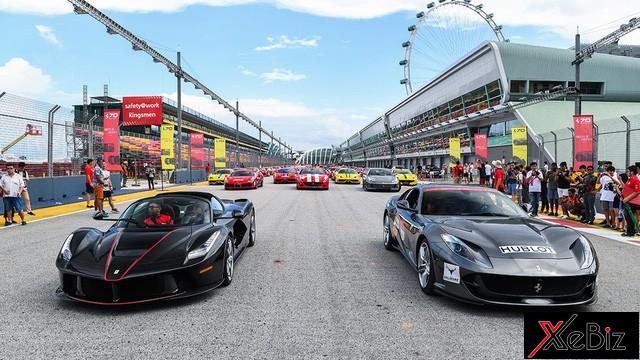 Ferrari LaFerrari Aperta và 812 Superfast dẫn đầu đoàn diễu hành Dẫn đoàn là Ferrari LaFerrari Aperta và 812 Superfast