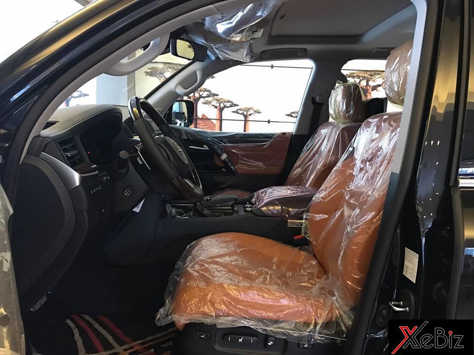 Bên trong khoang lái, Lexus LX570 Super Sport 2018 chỉ được hãng xe sang Nhật Bản mang đến sự thay đổi nhẹ nhàng cho xe với ghế bọc da màu nâu Bên trong khoang lái, Lexus LX570 Super Sport 2018 chỉ được hãng xe sang Nhật Bản mang đến sự thay đổi nhẹ nhàng cho xe với ghế bọc da màu nâu