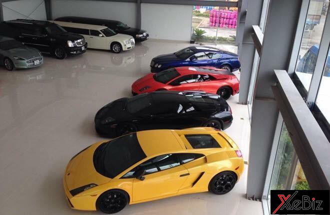 Đáng nể nhất trong bộ sưu tập xe của Hiệp Gas chính là cặp đôi Chrysler 300 Touring Limousine và Lincoln Town Car ​Limousine thuộc diện hiếm có tại Việt Nam