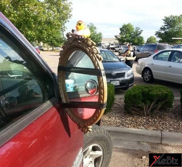 Dùng gương soi thay gương chiếu hậu Dùng gương soi thay gương chiếu hậu