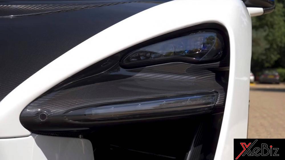Ngoài ra, ngoại thất siêu xe McLaren Senna còn có nhiều chi tiết bằng sợi carbon bóng
