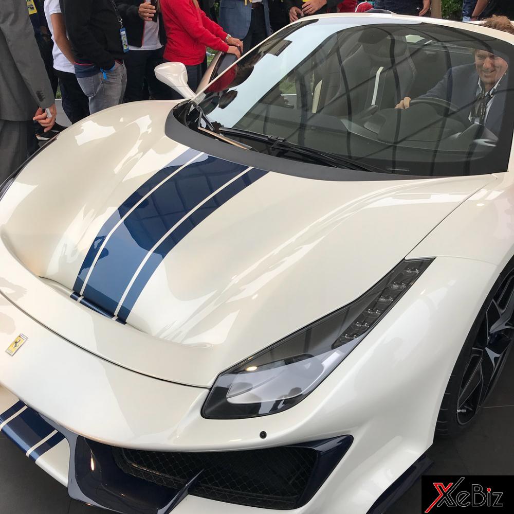 Hãng Ferrari đã chọn Pebble Beach 2018 để lần đầu giới thiệu siêu xe mui trần 488 Pista Spider 