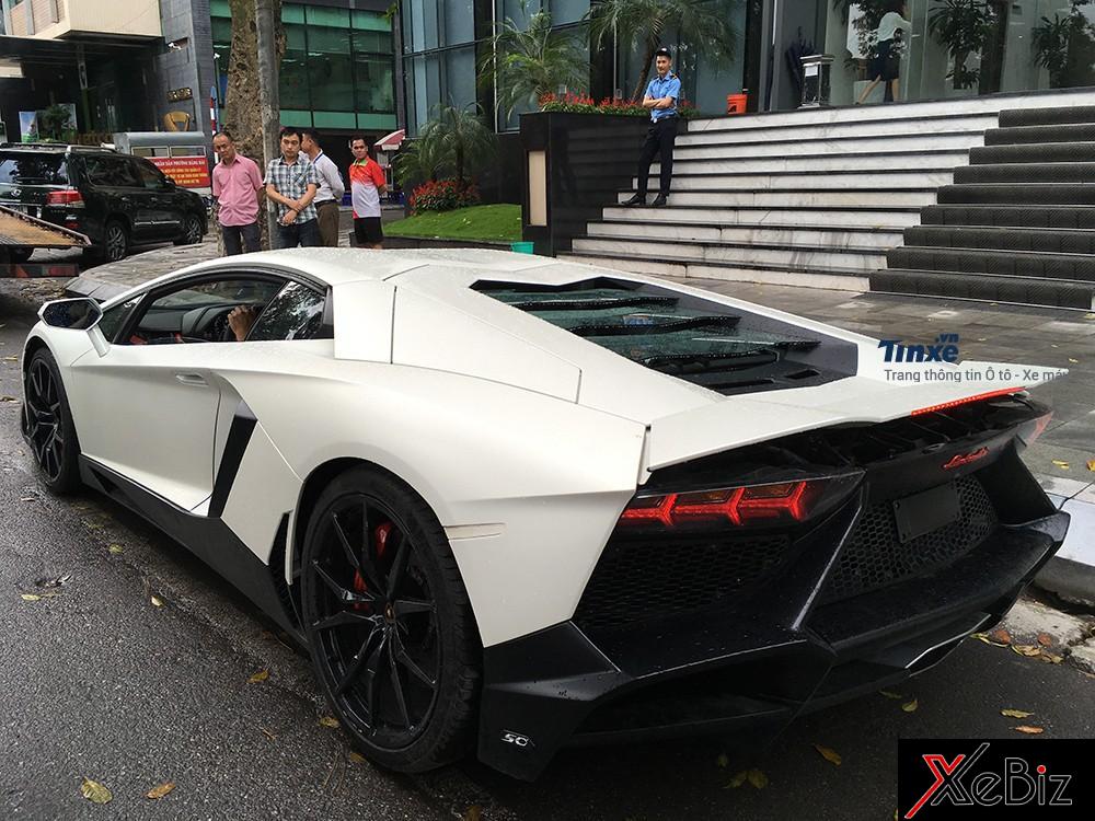 Lamborghini Aventador độ body kit LP720-4 50 ANNIVERSARIO khi nhìn từ phía sau Lamborghini Aventador độ body kit LP720-4 50 ANNIVERSARIO khi nhìn từ phía sau
