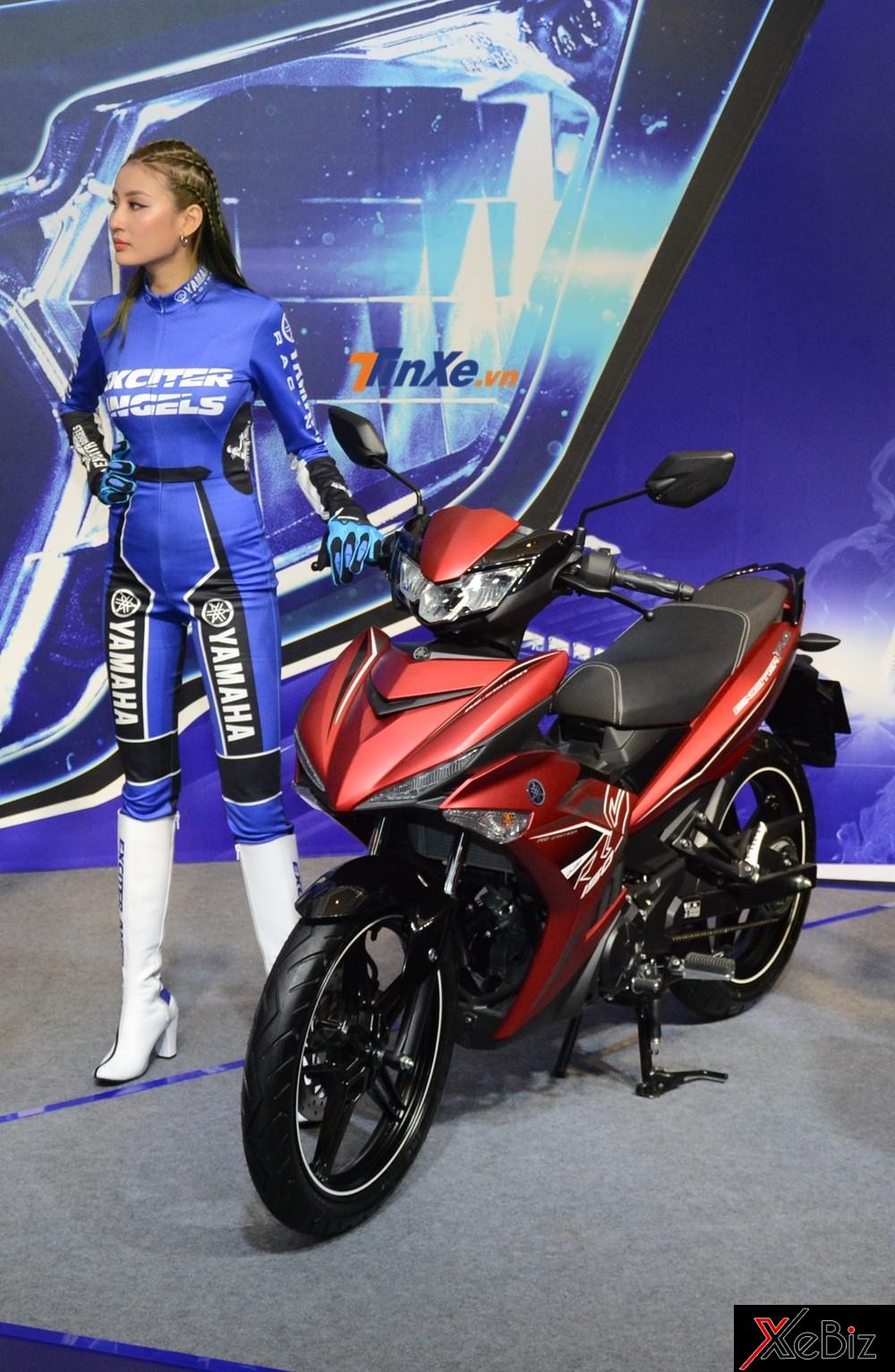 Đây là bộ áo màu nhám thứ 2 trên Yamaha Exciter 150. Trước đó là màu sơn đen nhám kết hợp cùng tem màu đỏ của phiên bản Yamaha Exciter 150 2018 Đây là bộ áo màu nhám thứ 2 trên Yamaha Exciter 150. Trước đó là màu sơn đen nhám kết hợp cùng tem màu đỏ của phiên bản Yamaha Exciter 150 2018