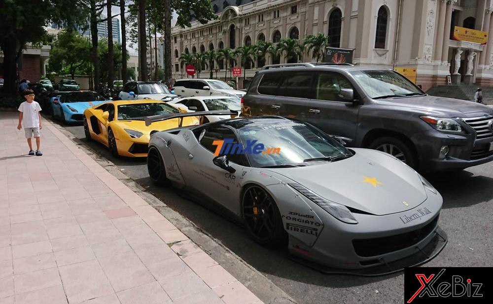 Ferrari 458 Italia chính là chiếc siêu xe mở đầu trào lưu độ Liberty Walk tại Việt Nam