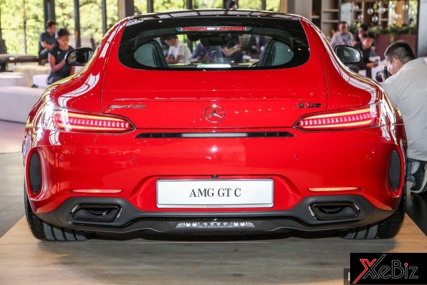 Điểm nhấn ở phần mông Mercedes-AMG GT C 2018 chính là đèn hậu dạng LED Điểm nhấn ở phần mông Mercedes-AMG GT C 2018 chính là đèn hậu dạng LED
