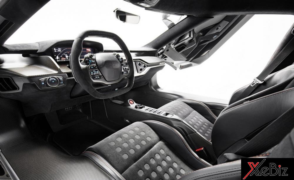 Ford GT Heritage Edition 2019&nbsp;sử dụng chất liệu da cao cấp Alcantara màu đen gỗ mun Ebony