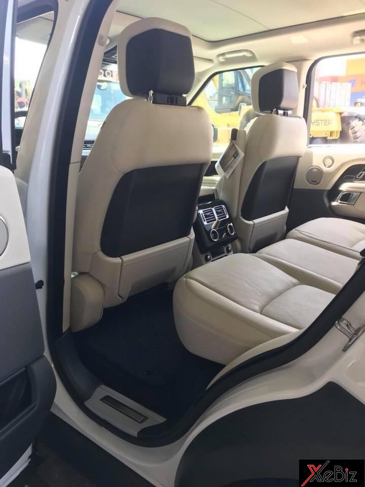 Nội thất Range Rover HSE đời 2018 mới về Việt Nam mang màu kem. Ngoại thất xe sơn màu trắng Nội thất Range Rover HSE đời 2018 mới về Việt Nam mang màu kem. Ngoại thất xe sơn màu trắng
