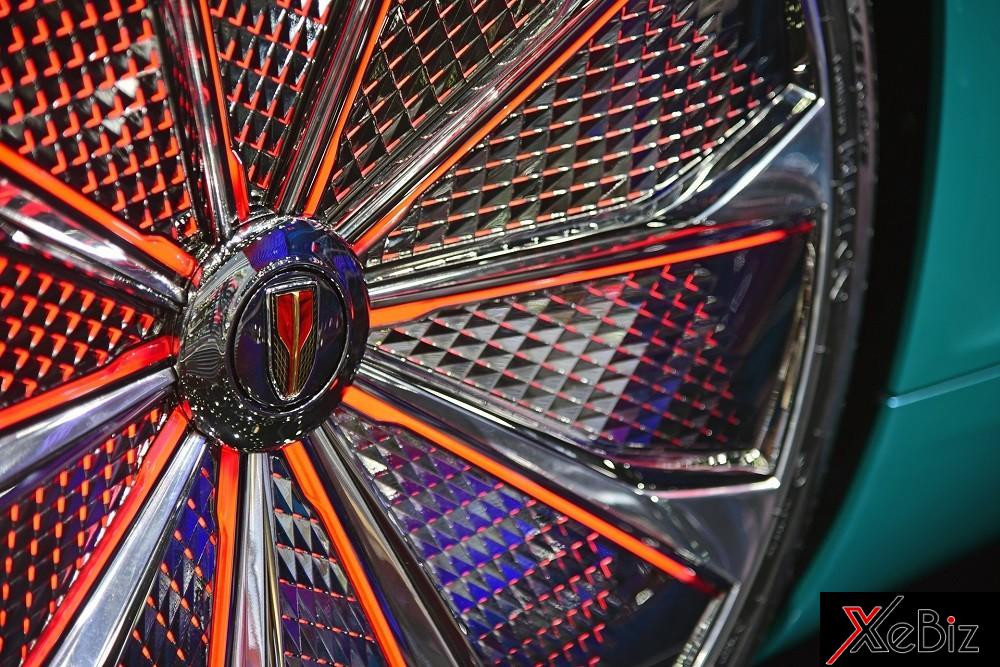 Logo mới của Hồng Kỳ trên chụp bánh Logo mới của Hồng Kỳ trên chụp bánh