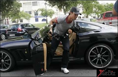 Ferrari F430 màu đen có giá 300.000 USD của CR7 Ferrari F430 màu đen có giá 300.000 USD của CR7