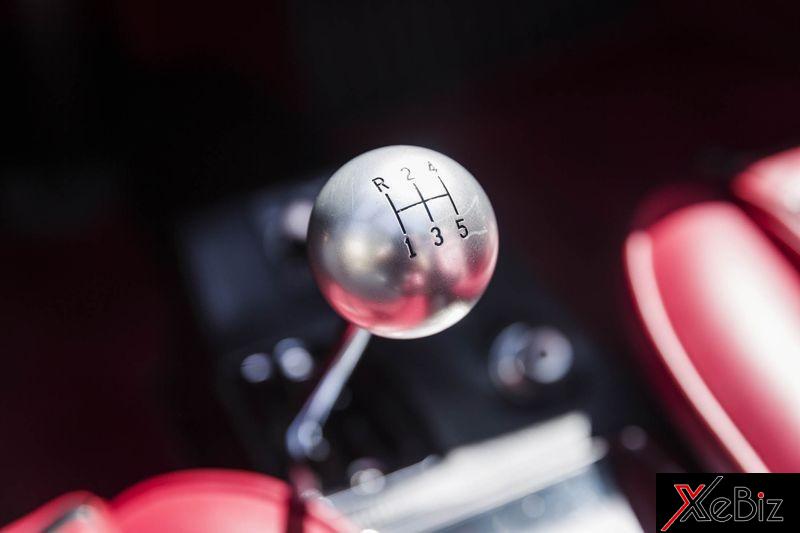 Động cơ đi với hộp số lấy từ Ferrari 360