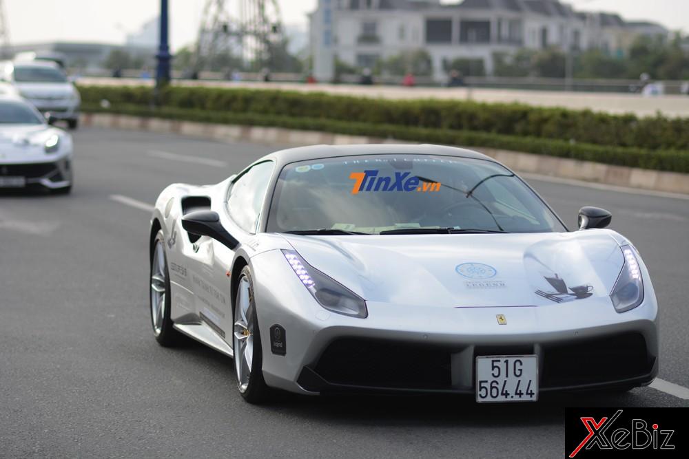 Do mật độ giao thông vào buổi sáng ngày đầu tuần khá đông nên đoàn xe gặp nhiều khó khăn trong việc bám đoàn cũng như các tài xế phải rất vất vả để cho xe di chuyển Do mật độ giao thông vào buổi sáng ngày đầu tuần khá đông nên đoàn xe gặp nhiều khó khăn trong việc bám đoàn cũng như các tài xế phải rất vất vả để cho xe di chuyển