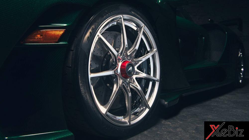 khóa trung tâm bánh xe McLaren Senna màu đỏ. khóa trung tâm bánh xe McLaren Senna màu đỏ.