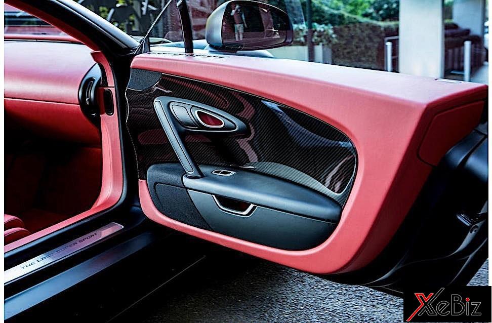 Cùng nhiều chi tiết bằng&nbsp;sợi carbon bóng