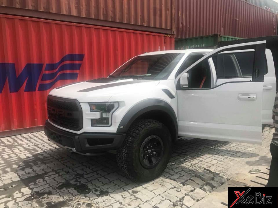 Ngoại hình Ford F-150 Raptor gây ấn tượng với thiết kế hầm hố 