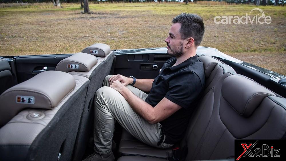 Hàng ghế thứ 3 chật hẹp của Hyundai Santa Fe Cabriolet Hàng ghế thứ 3 chật hẹp của Hyundai Santa Fe Cabriolet