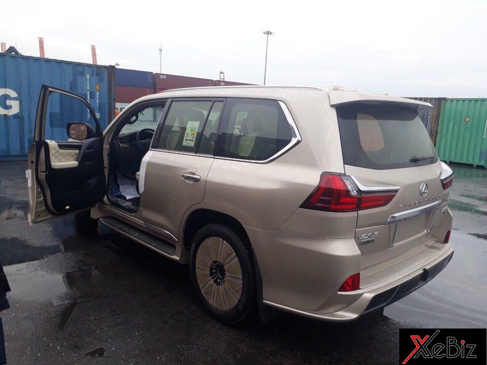 Lexus LX570 Super Sport 2018 phiên bản 4 chỗ ngồi&nbsp;đầu tiên tại Việt Nam&nbsp;được nhập khẩu từ Dubai
