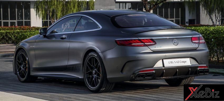 Mercedes-AMG S63 Coupe bản nâng cấp 2018 có tem sọc AMG ở hai bên hông xe Mercedes-AMG S63 Coupe bản nâng cấp 2018 có tem sọc AMG ở hai bên hông xe