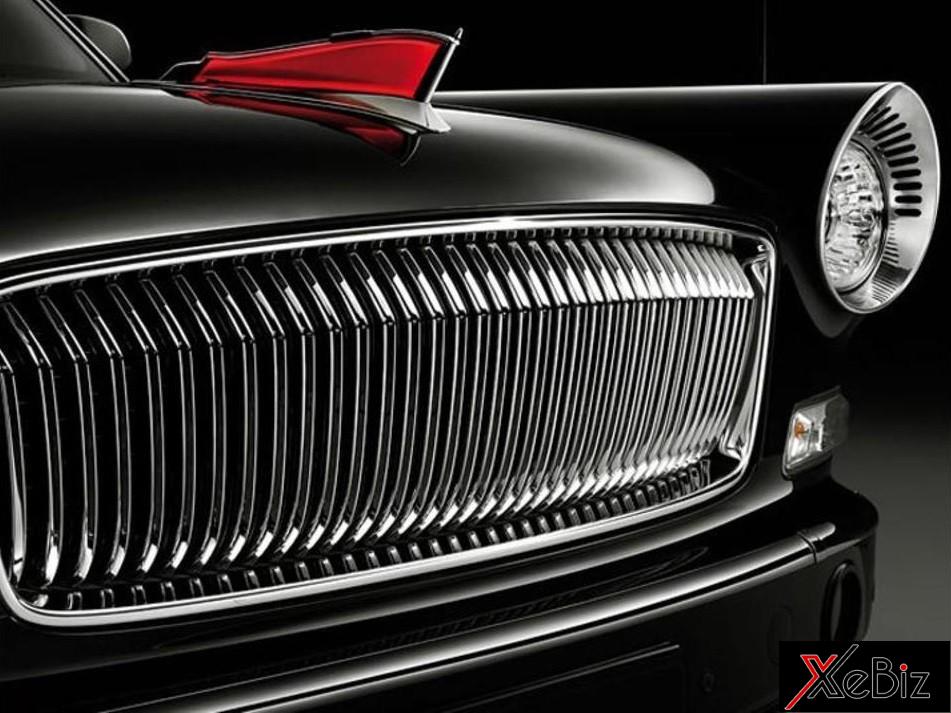 Biểu tượng lá cờ đỏ trên nắp capô của Hồng Kỳ L5 Biểu tượng lá cờ đỏ trên nắp capô của Hồng Kỳ L5