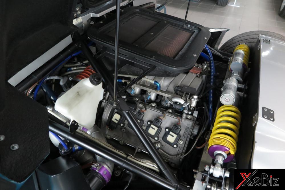 Gumpert Apollo Sport được trang bị động cơ V8, dung tích 4.2 lít, tăng áp, sản sinh ra công suất tối đa 691 mã lực Gumpert Apollo Sport được trang bị động cơ V8, dung tích 4.2 lít, tăng áp, sản sinh ra công suất tối đa 691 mã lực