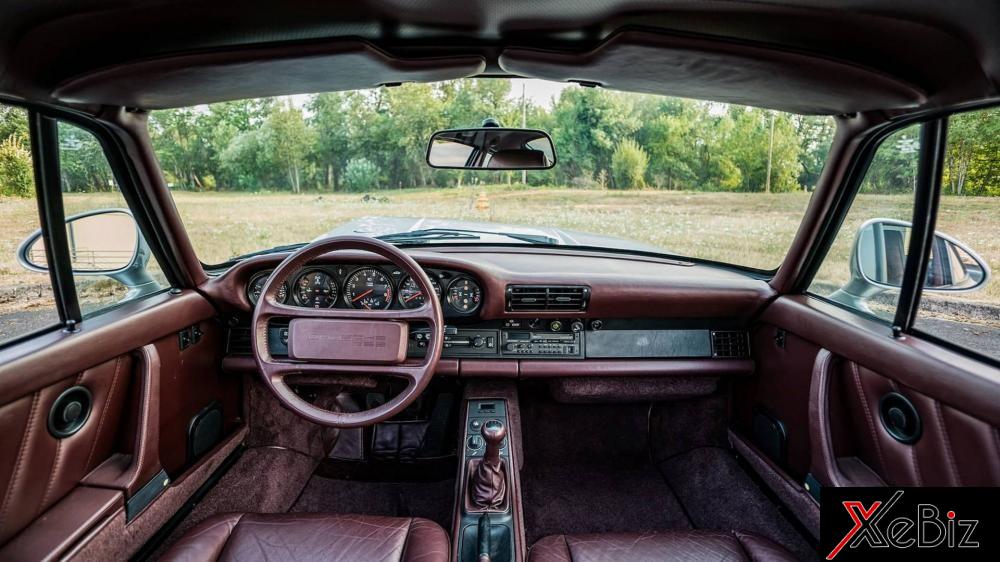 Khoang lái chiếc Porsche 959 Komfort bọc da màu đỏ rượu Khoang lái chiếc Porsche 959 Komfort bọc da màu đỏ rượu