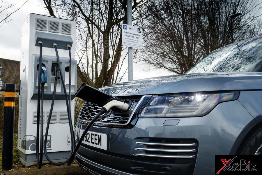 Vị trí sạc pin ithium-ion 13,1 kWh của Range Rover Autobiography P400e 2018