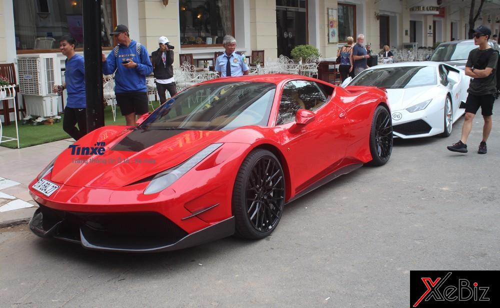 Khoảng 30 phút sau, Ferrari 458 Italia độ Misha Designs độc nhất Việt Nam cũng xuất hiện