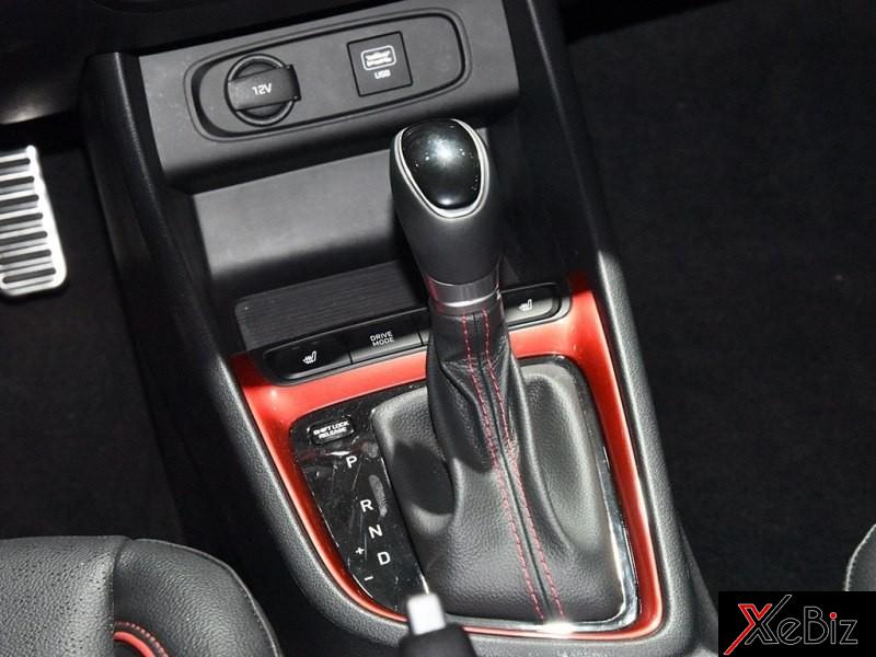 Hyundai Celesta Wagon có 2 tùy chọn động cơ và hộp số