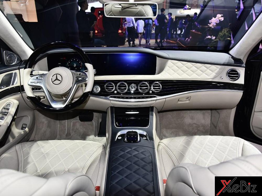 Bên trong Mercedes-Maybach S680 2018 là không gian nội thất sang trọng với hàng loạt chất liệu cao cấp như da và gỗ Bên trong Mercedes-Maybach S680 2018 là không gian nội thất sang trọng với hàng loạt chất liệu cao cấp như da và gỗ