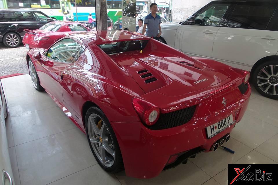 Ferrari 458 Spider lúc mới về nước có màu sơn đỏ