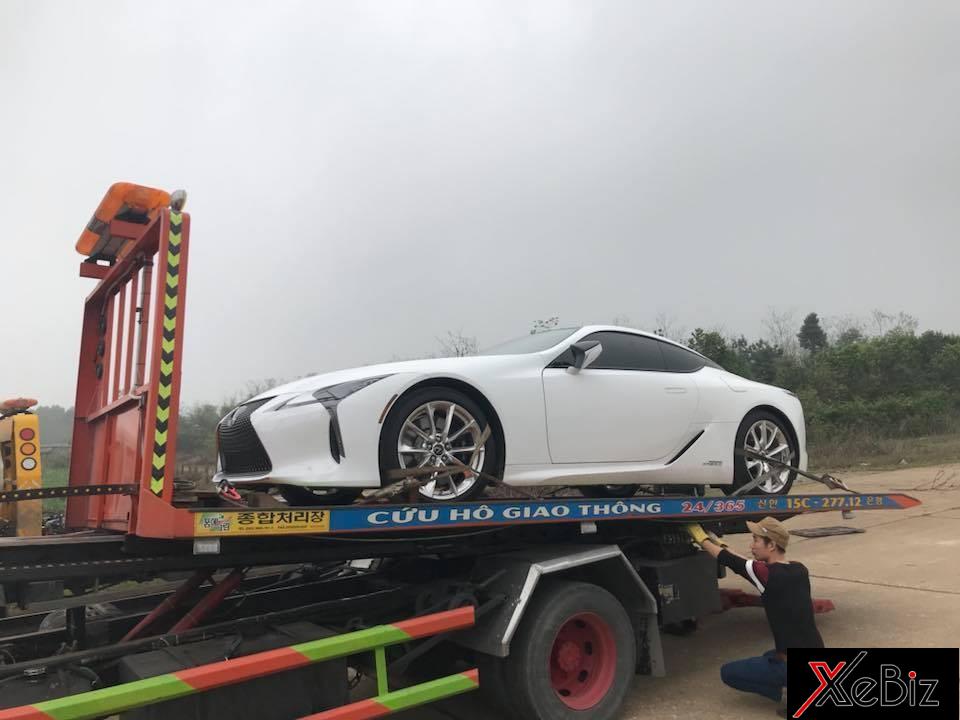 Lexus LC500h màu trắng tại Việt Nam