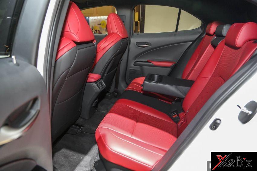 Hàng ghế sau của Lexus UX 2019 Hàng ghế sau của Lexus UX 2019