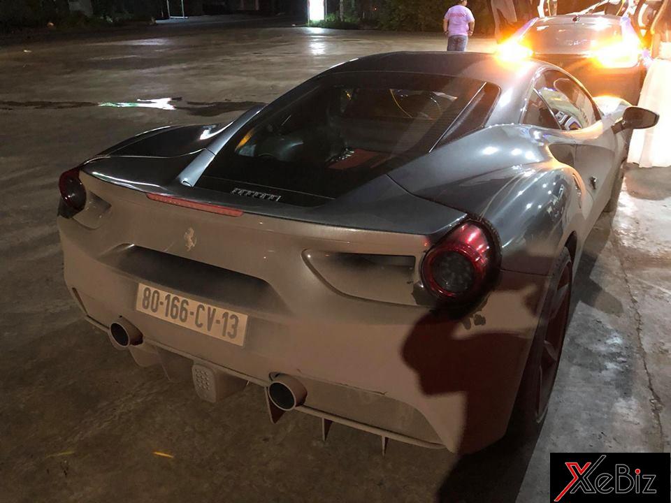Ferrari 488 GTB của Cường Đô-la cũng tham dự vào hành trình siêu xe đi Tây Nguyên nhưng do bạn doanh nhân cầm lái. 
