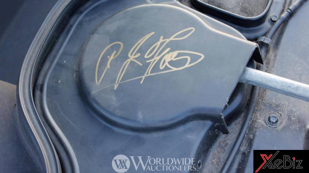 Chiếc xe này cũng có chữ ký của các kỹ sư tạo ra Ford GT thế hệ cũ Chiếc xe này cũng có chữ ký của các kỹ sư tạo ra Ford GT thế hệ cũ