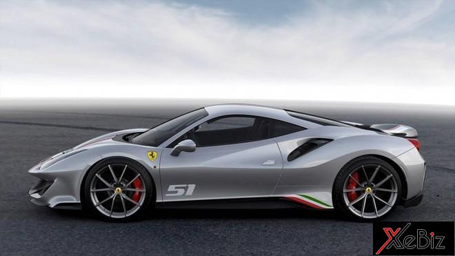 Không chỉ thế, cả 4 màu sắc của Ferrari 488 Pista Piloti đều có thêm điểm chung nữa chính là con số 51 hoàn thành với màu bạc.