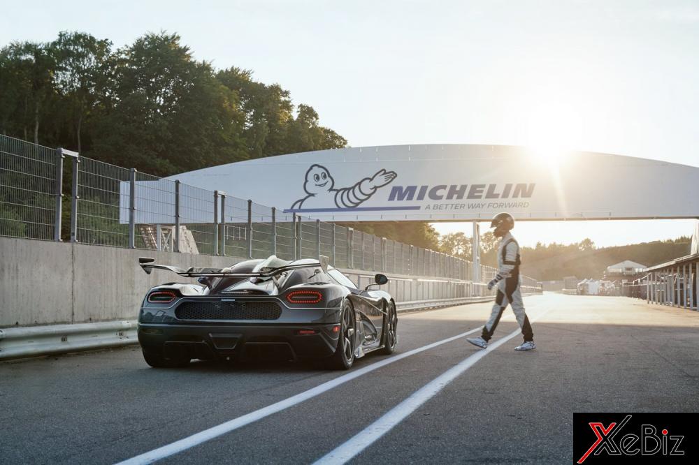 Koenigsegg Agera Thor và Agera Vader đều được nâng cấp lên động cơ 1MW tương tự One:1