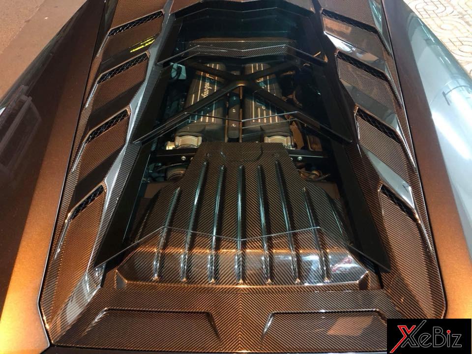 Hay nắp khoang động cơ bằng sợi carbon của hãng Mansory