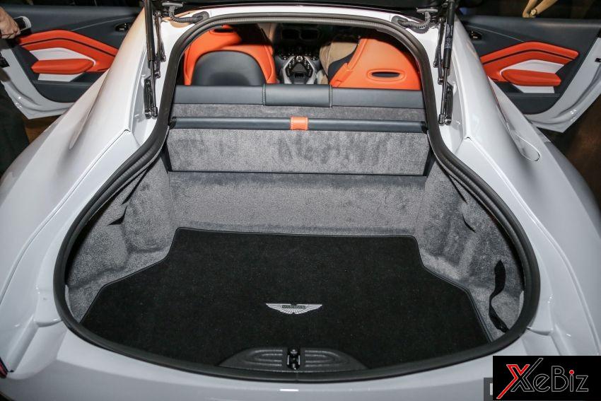 Khoang hành lý của Aston Martin V8 Vantage 2018 Khoang hành lý của Aston Martin V8 Vantage 2018