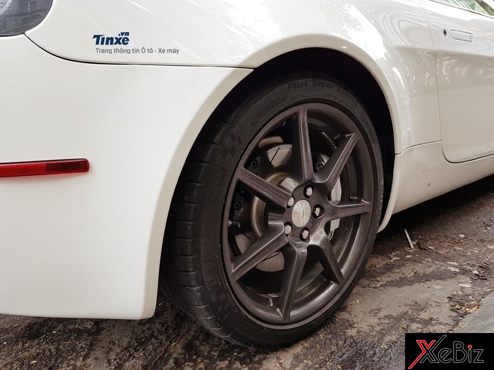 Ngoài ra, phải kể&nbsp;đến bộ mâm 7 chấu&nbsp;đơn của chiếc xe này sơn màu&nbsp;đen nhám&nbsp;đối lập.