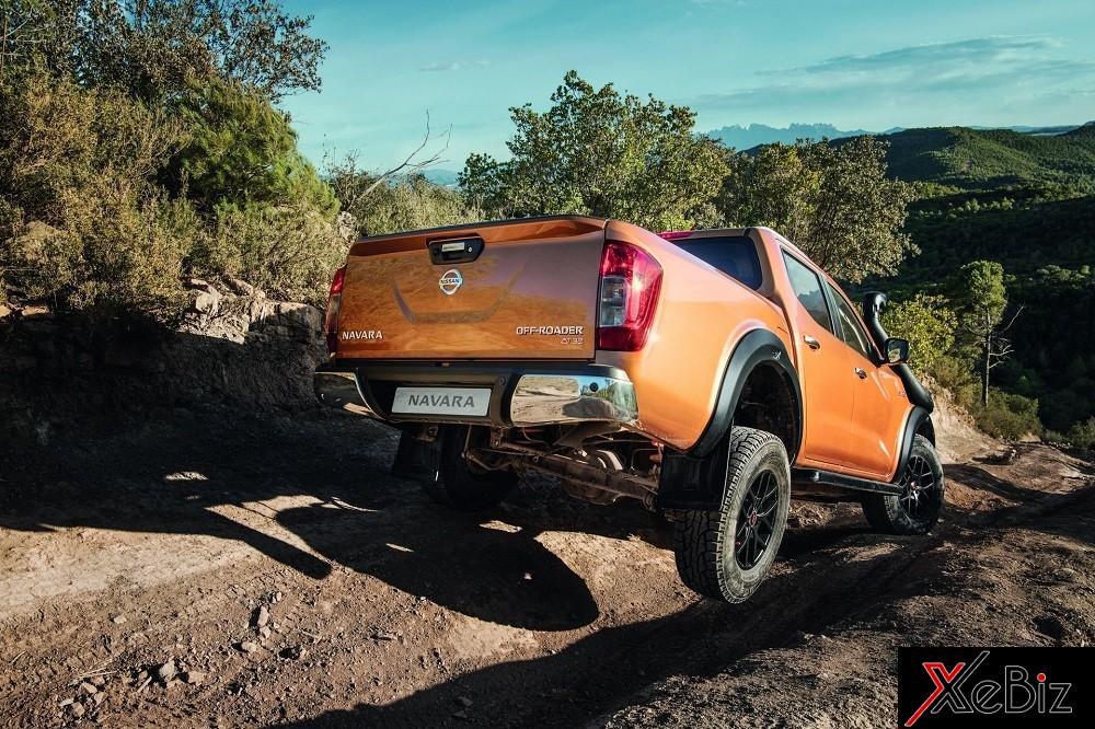 Nissan Navara AT32 có khả năng off-road ấn tượng hơn bản tiêu chuẩn