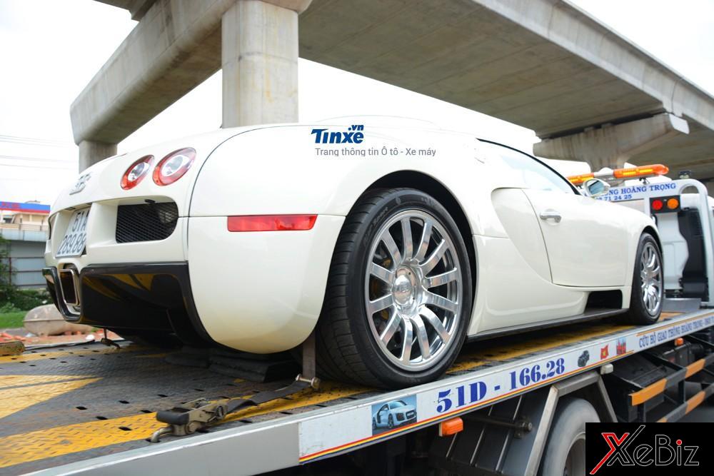 Câu chuyện Chủ tịch Trung Nguyên tậu Bugatti Veyron cũng thú vị không kém, doanh nhân nỳ&nbsp;đã yêu cầu&nbsp;đơn vị bán xe phải sơn lại siêu phẩm này theo 1 tông màu trắng. Nguyên bản xe có 2 màu&nbsp;đỏ-trắng.