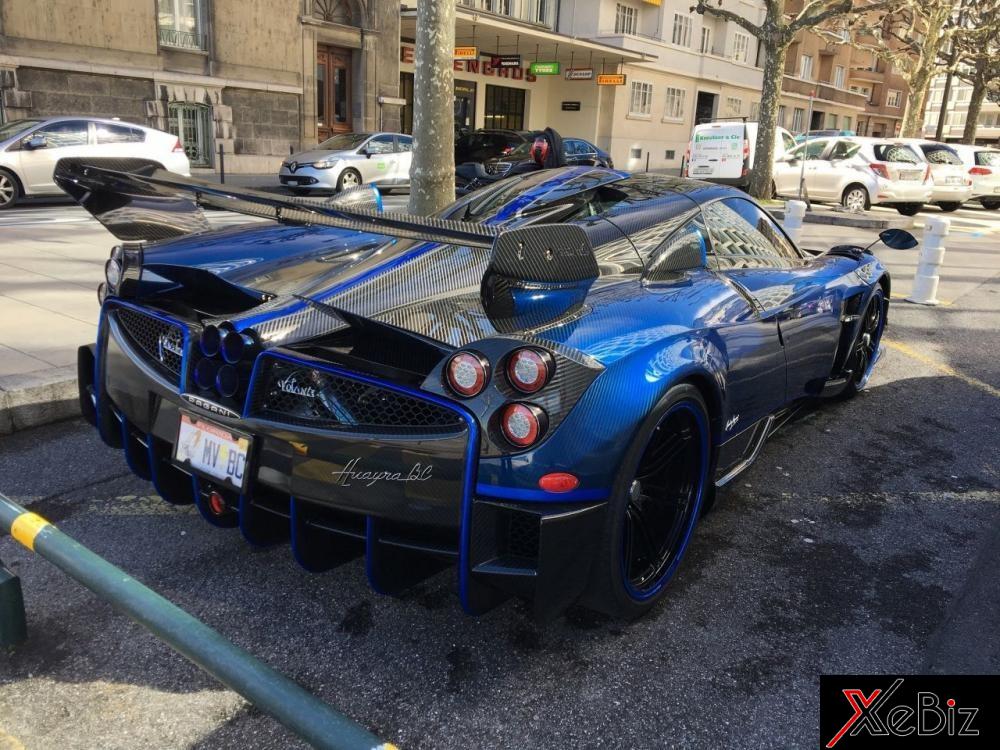 Pagani Huayra BC được đặt tên theo&nbsp;người bạn thân của nhà sáng lập nhãn hiệu siêu xe Ý, ngoài ra, Benny Caiola (BC) cũng là khách hàng đầu tiên của thương&nbsp;hiệu siêu xe Pagani. Không chỉ có cách&nbsp;đặt tên khác so với bản tiêu chuẩn,&nbsp;Huayra BC còn được ứng dụng&nbsp;các&nbsp;công nghệ tiên tiến nhất.