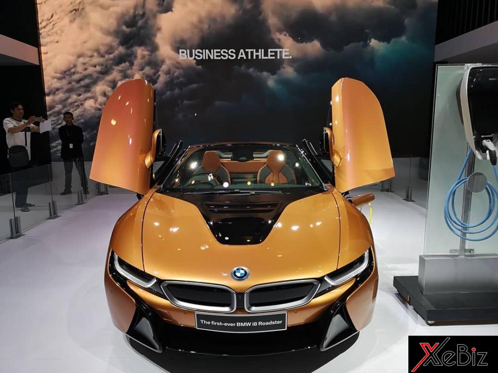 BMW i8 Roadster tăng tốc chậm hơn phiên bản coupe