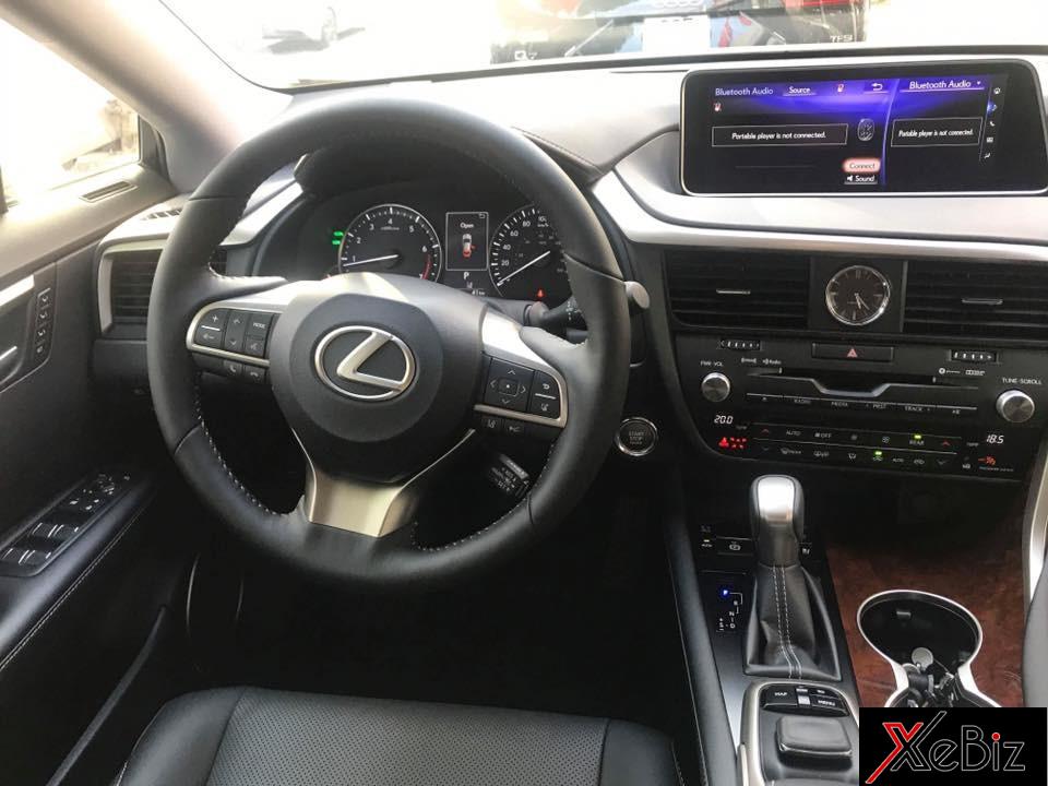 Lexus RX350L trang bị động cơ V6,dung tích 3.5 lít, sản sinh&nbsp;công suất tối đa&nbsp;390 mã lực tại vòng tua máy 6.300 vòng/phút và mô-men xoắn cực đại 363 Nm tại vòng tua máy 4.700 vòng/phút.