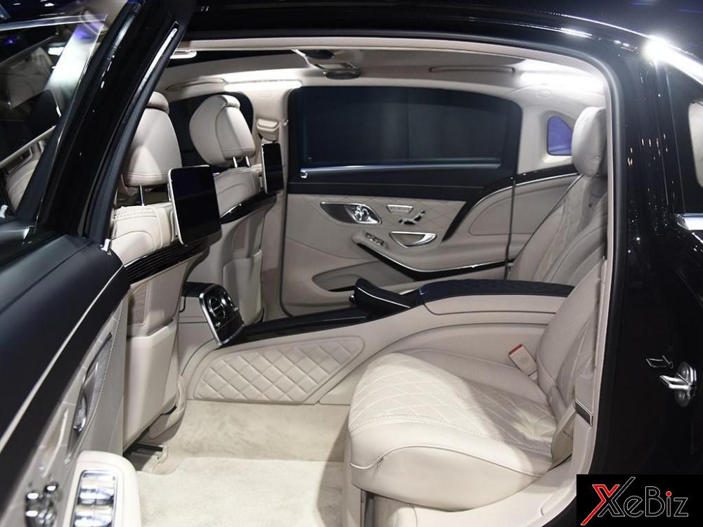 Tuy nhiên, toàn bộ tinh hoa của Mercedes-Maybach S680 2018 đều tập trung ở hàng ghế sau với khoảng duỗi chân hào phóng Tuy nhiên, toàn bộ tinh hoa của Mercedes-Maybach S680 2018 đều tập trung ở hàng ghế sau với khoảng duỗi chân hào phóng
