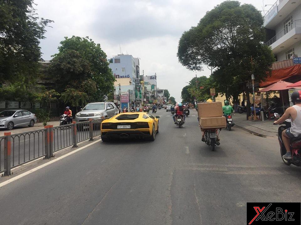 Lamborghini Aventador S LP740-4 là bản nâng cấp của Lamborghini Aventador LP700-4 nên có ngoại hình đẹp mắt và thể thể thao hơn Lamborghini Aventador S LP740-4 là bản nâng cấp của Lamborghini Aventador LP700-4 nên có ngoại hình đẹp mắt và thể thể thao hơn
