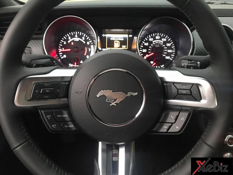 Ngoài những thay đổi ở thiết kế và trang bị của ngoại hình lẫn nội thất Ford Mustang đời 2018, mẫu xe thể thao cơ bắp này còn được cải tiến lại động cơ mang đến việc vận hành mượt mà và ấn tượng hơn so với phiên bản đời trước