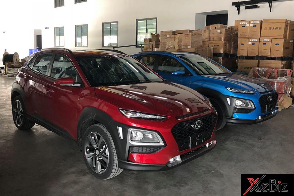 Hyundai Kona màu đỏ và xanh tại Việt Nam