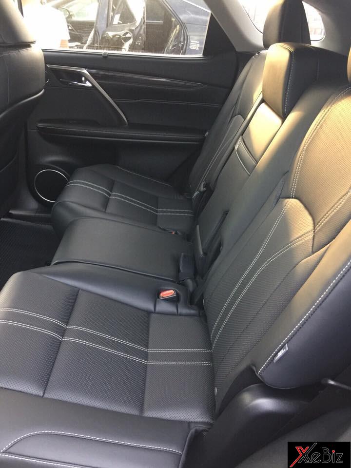 Các trang bị&nbsp;an toàn như&nbsp;hệ thống Lexus Safety System+ với các&nbsp;tính năng như&nbsp;đèn pha thông minh, cảnh báo chuyển làn đường,&nbsp;cảnh báo va chạm sớm, phát hiện người đi bộ và hỗ trợ đánh lái cũng&nbsp;có trên phiên bản trục cơ sở dài Lexus RX350L 2018.