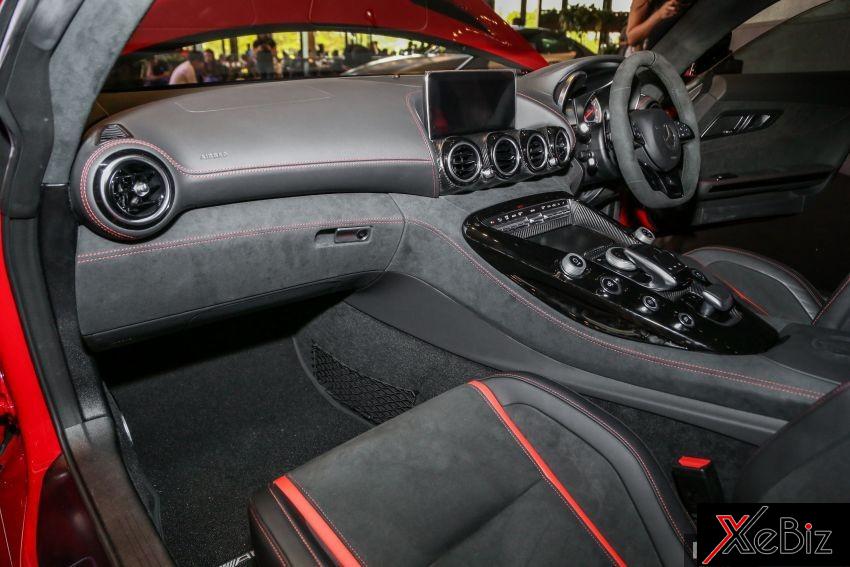 Mercedes-AMG GT C 2018 mới ra mắt giới nhà giàu Malaysia có nội thất bọc da Nappa màu đen Mercedes-AMG GT C 2018 mới ra mắt giới nhà giàu Malaysia có nội thất bọc da Nappa màu đen